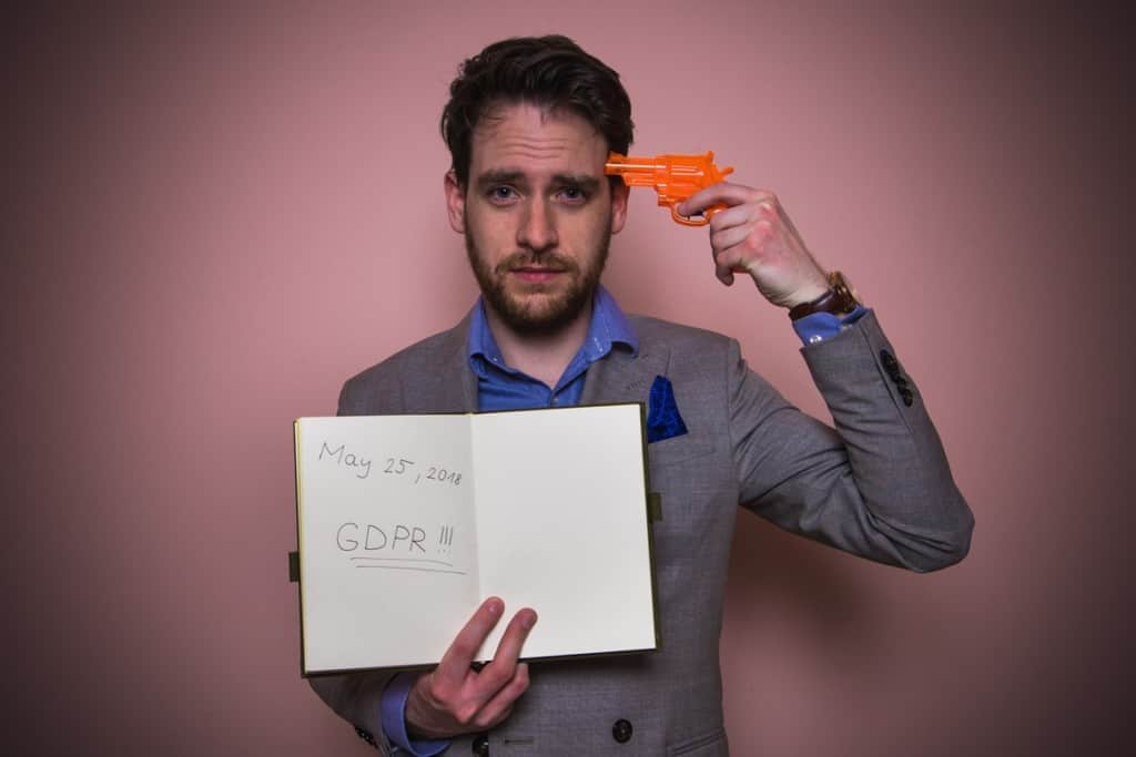 Man holding a copy gun to his head 